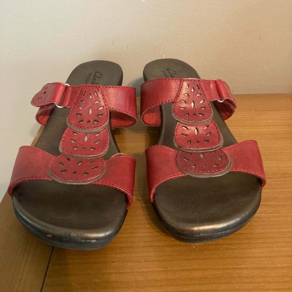 Clarks Bendables Red Sandal size 9W